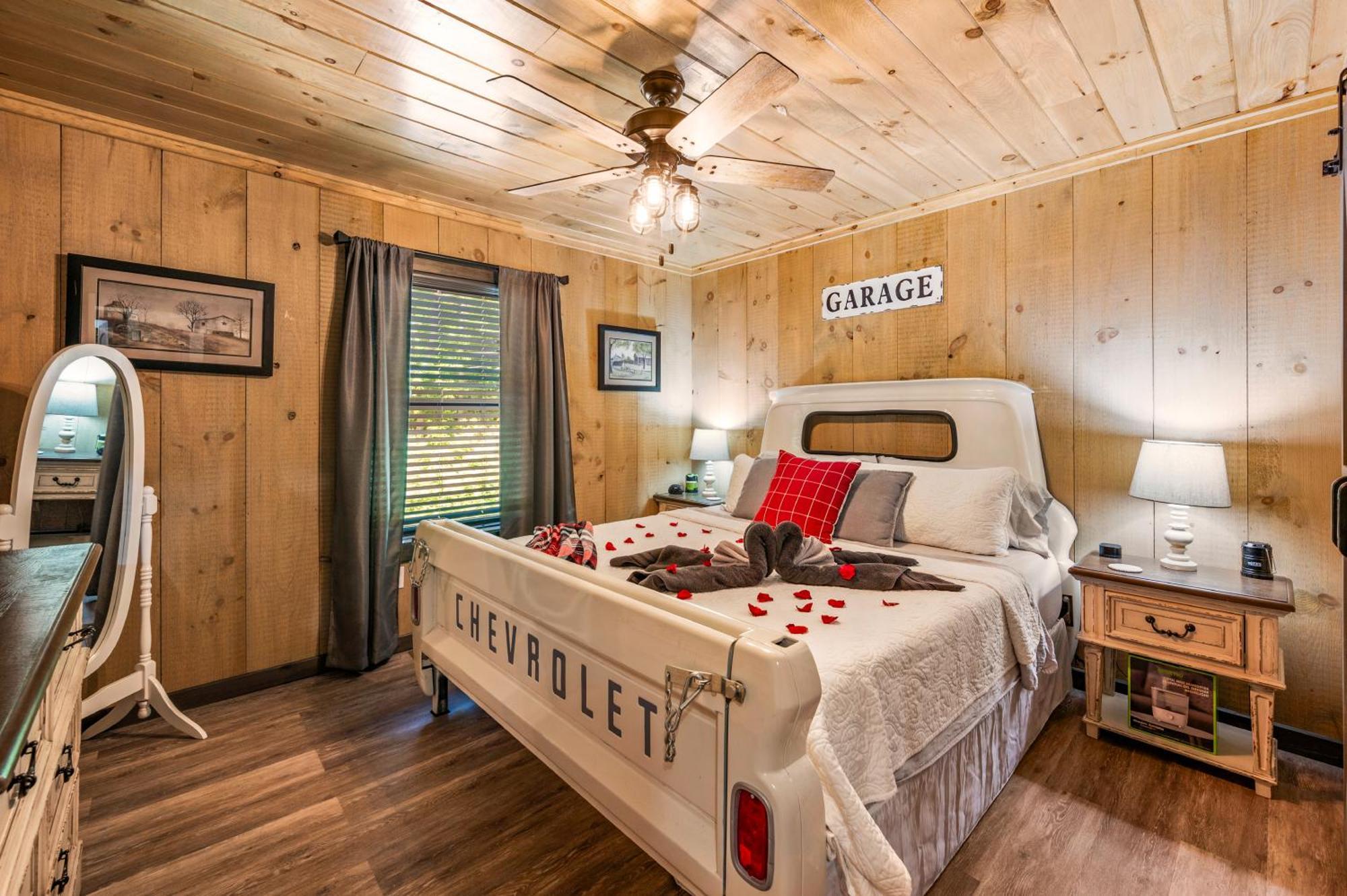Lil Cabin In The Cove! Mtn Views, Theater, Hot Tub, Games, King Beds, Prime Location! Sevierville Exteriér fotografie