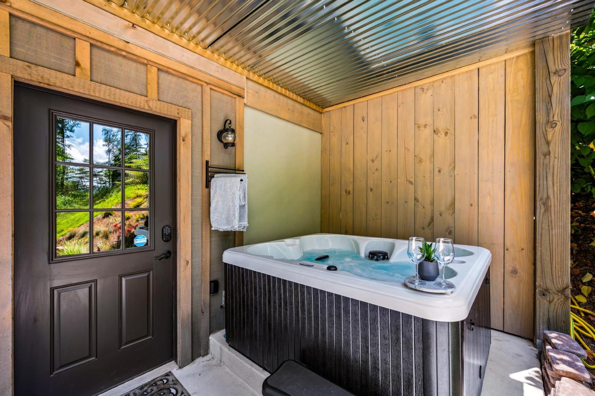 Lil Cabin In The Cove! Mtn Views, Theater, Hot Tub, Games, King Beds, Prime Location! Sevierville Exteriér fotografie