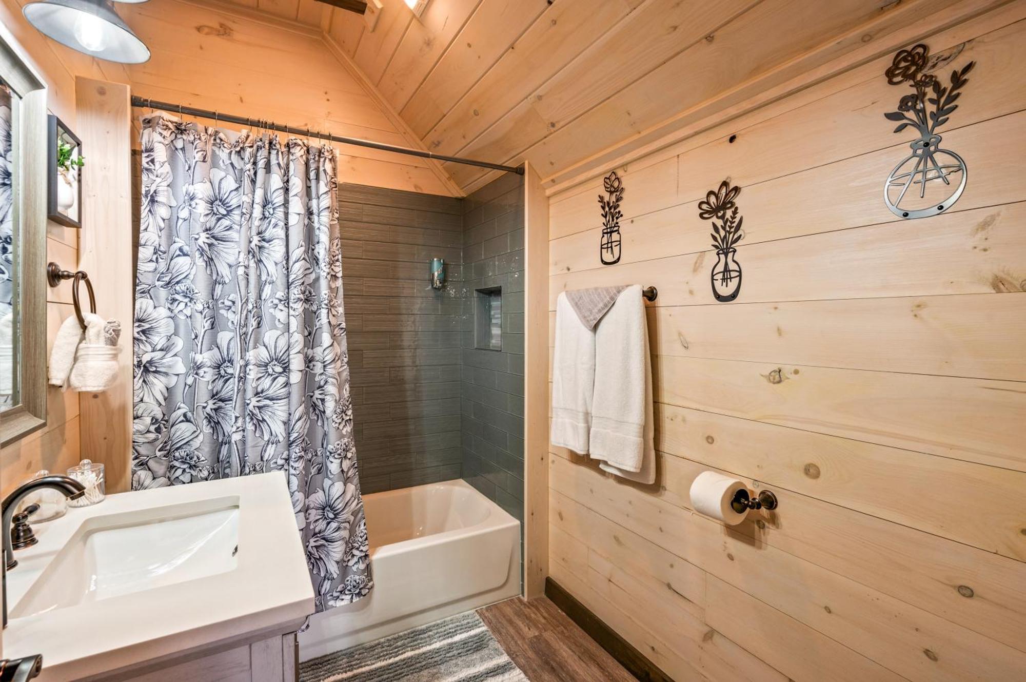 Lil Cabin In The Cove! Mtn Views, Theater, Hot Tub, Games, King Beds, Prime Location! Sevierville Exteriér fotografie
