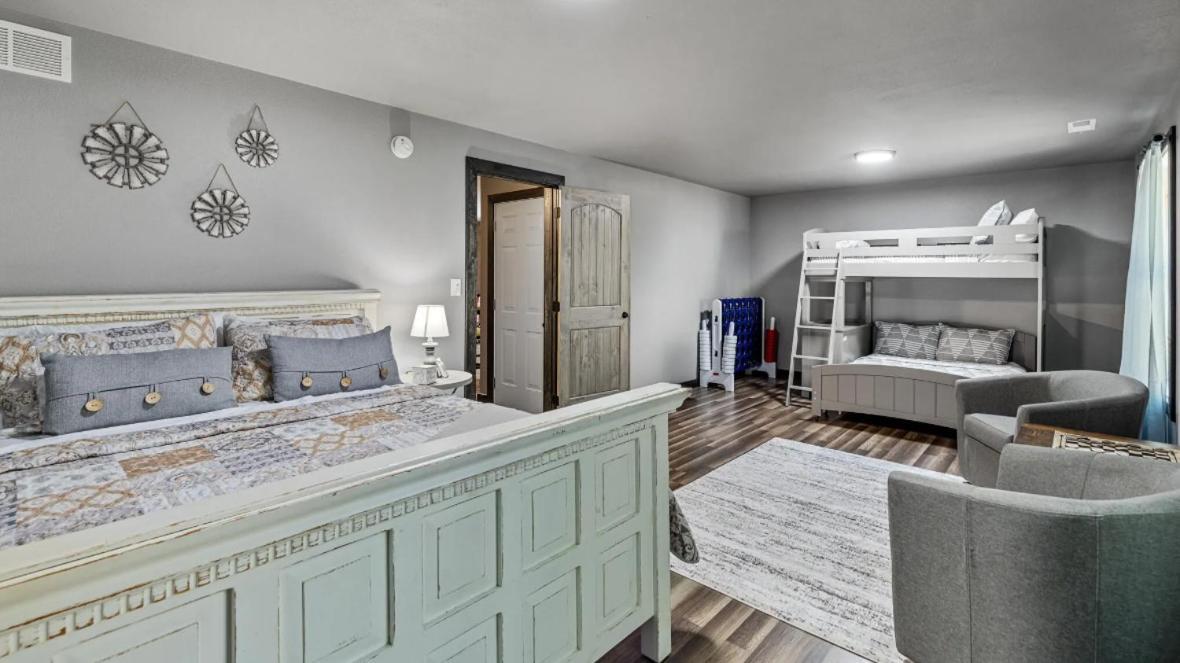 Lil Cabin In The Cove! Mtn Views, Theater, Hot Tub, Games, King Beds, Prime Location! Sevierville Exteriér fotografie